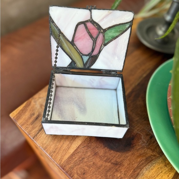 Vintage Stained Glass Art Box with rose design - Picture 5 of 5